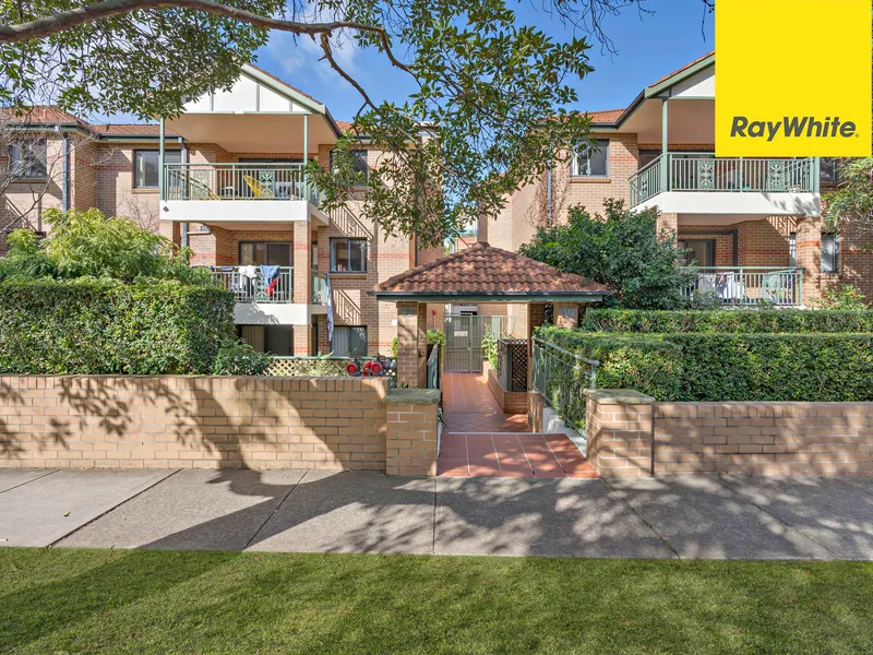 FULL BRICK SPLIT LEVEL APARTMENT IN FANTASTIC LOCATION