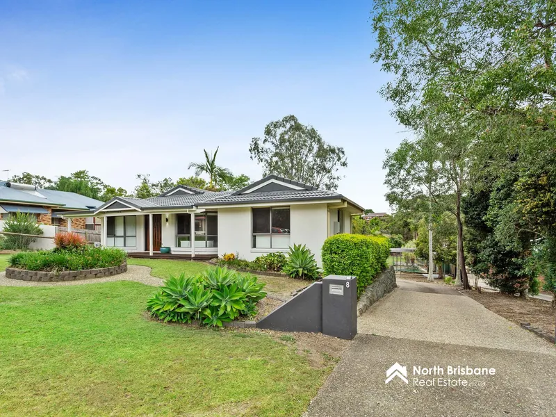 Expansive Family Home in Leafy Panorama