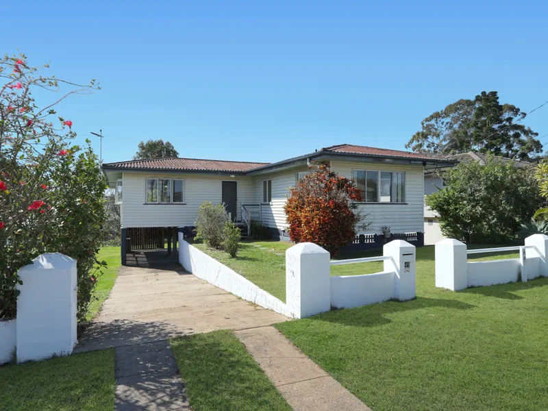 Vacant and ready to move in! Situated on large elevated block with breezes!