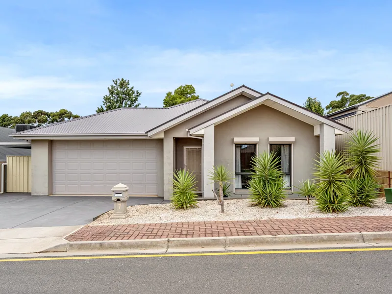 Modern & spacious low maintenance family living 