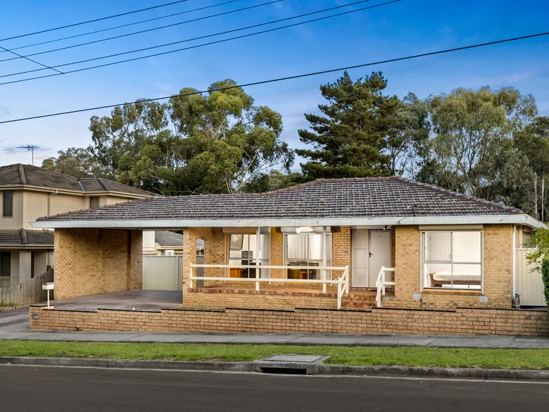 Meticulously Maintained Single Level Family Living