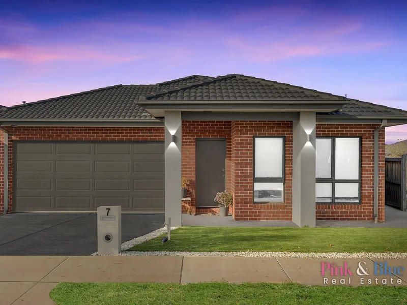 7 WASIM CCT, ROCKBANK- BEAUTIFUL FAMILY HOME IN ACCOLADE ESTATE AND WALKING DISTANCE TO ROCKBANK TRAIN STATION.