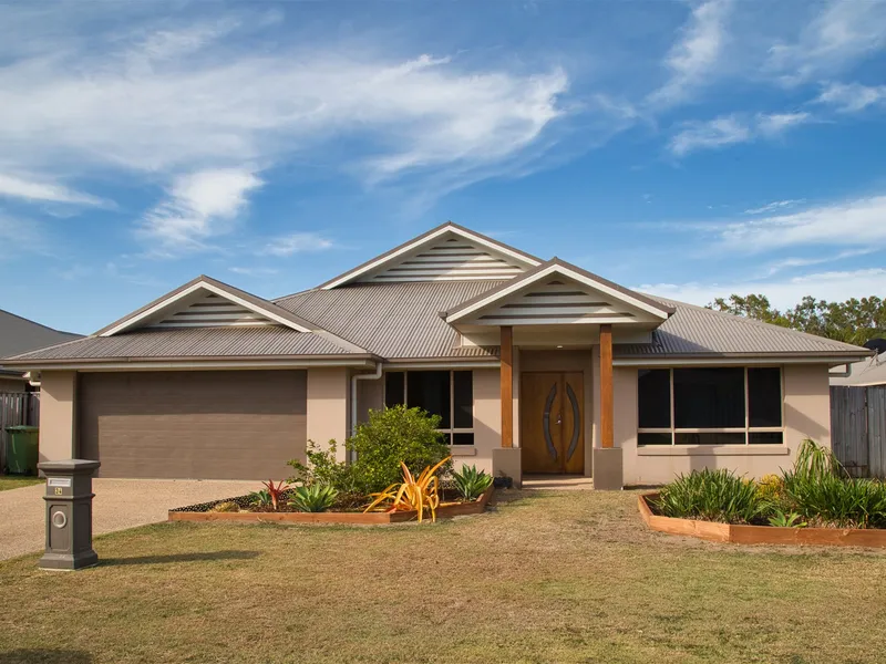 Big and beautiful Blacks Beach living!