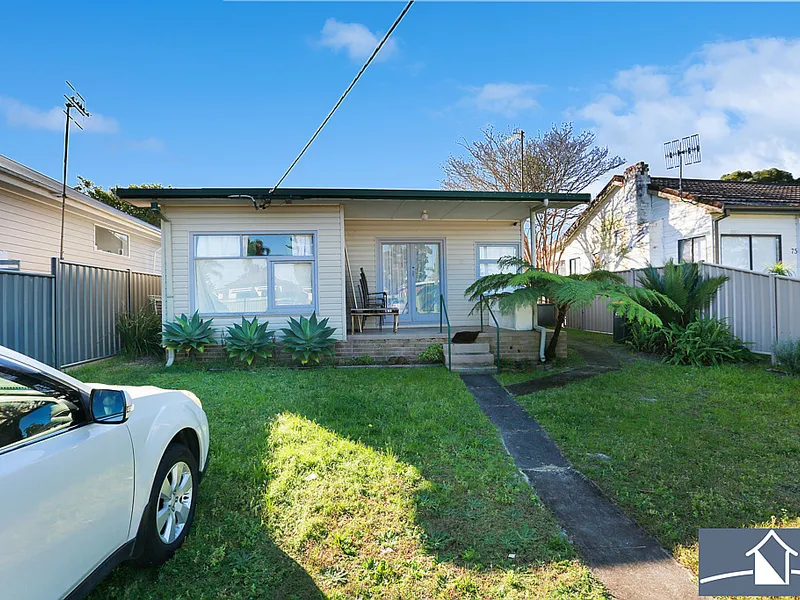 2 Bedroom House in Central Location (water included in rent)