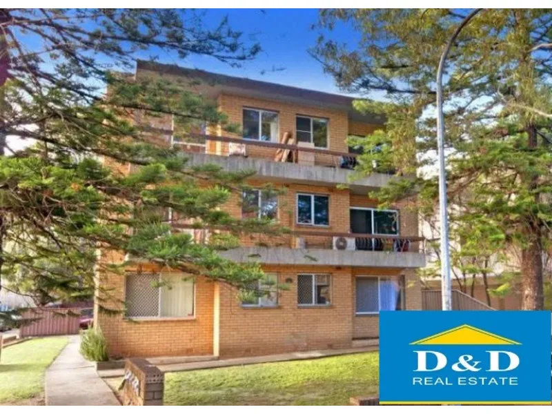 Cosy 2 Bedroom Unit in Fantastic Location. Timber floors. 2 Balconies. Car Space. Close to Transport.