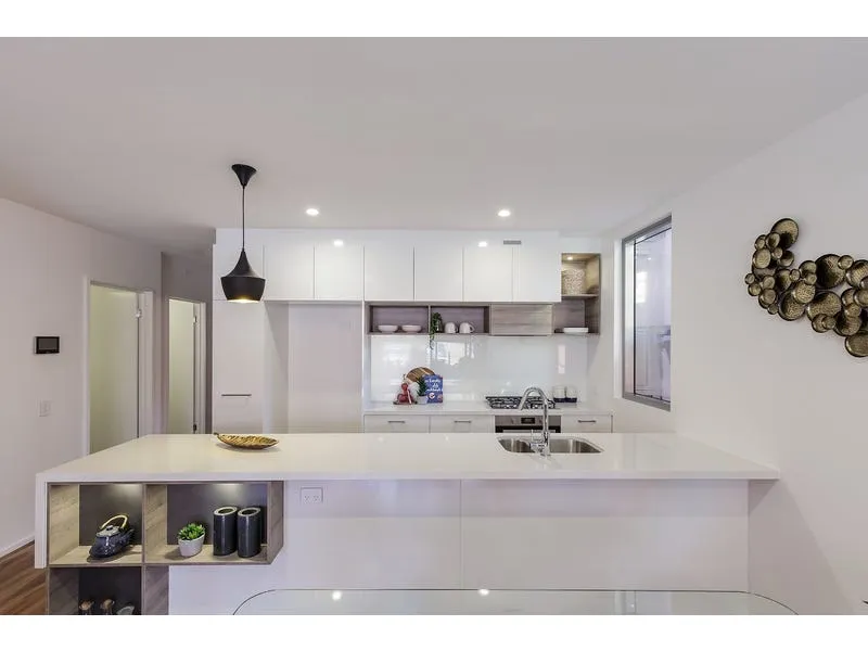 SPACIOUS 2 BEDROOM APARTMENT AVAILABLE IN JANUARY!!