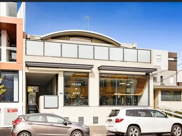 FIRST FLOOR PRIVATE, SECURE & PRIME LOCATION