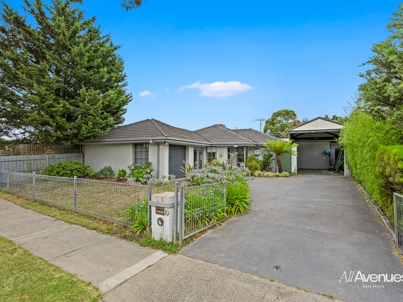 3 bedroom family home in Cranbourne North