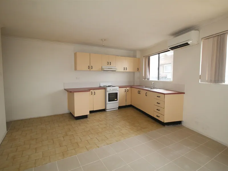 TOP FLOOR 2 BEDROOM UNIT
