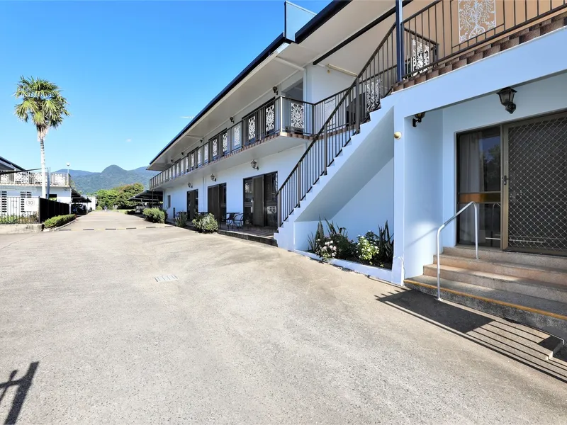 Large Refurbished Ground Floor Unit - Gated Complex - Pool