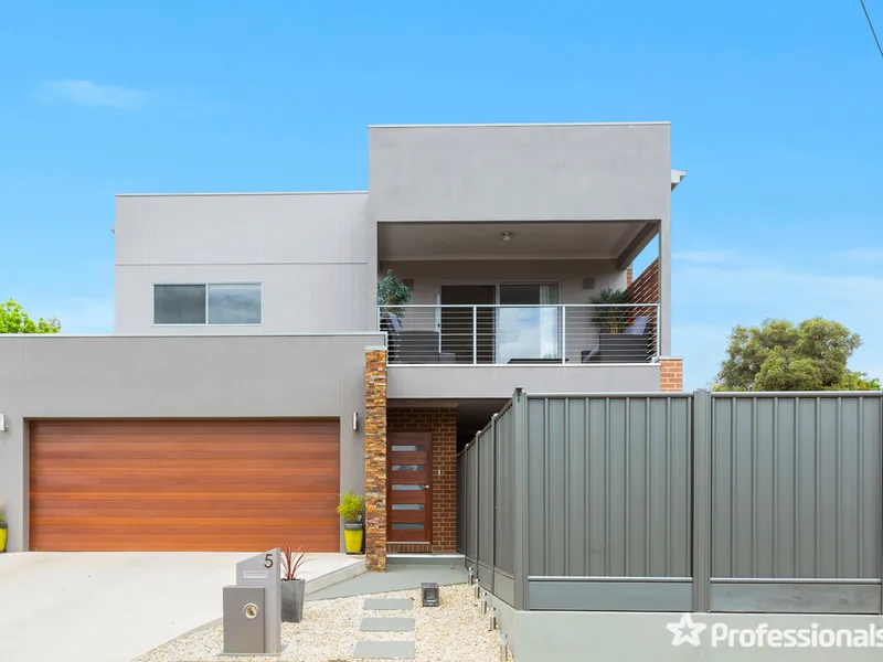 Hospital Precinct - SPACIOUS EXECUTIVE LIVING AT ITS BEST!