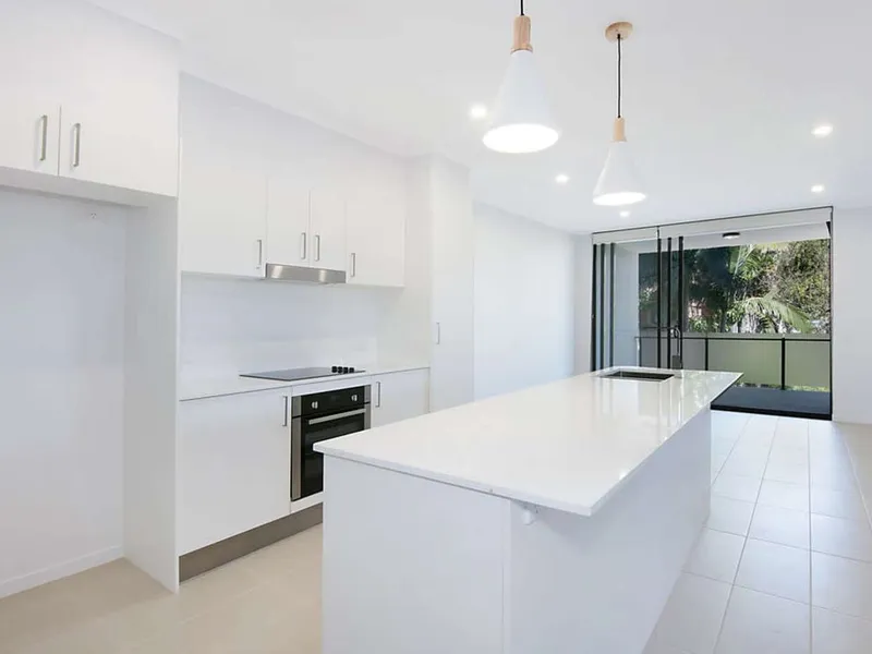 SPACIOUS 3 BEDROOM APARTMENT IN BOUTIQUE PARKSIDE ON FOLKESTONE