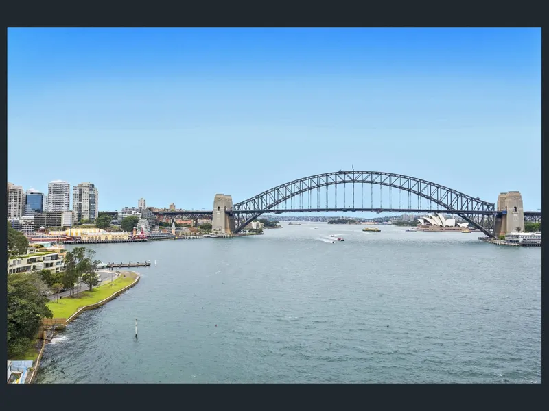 Designer apartment with panoramic harbour views