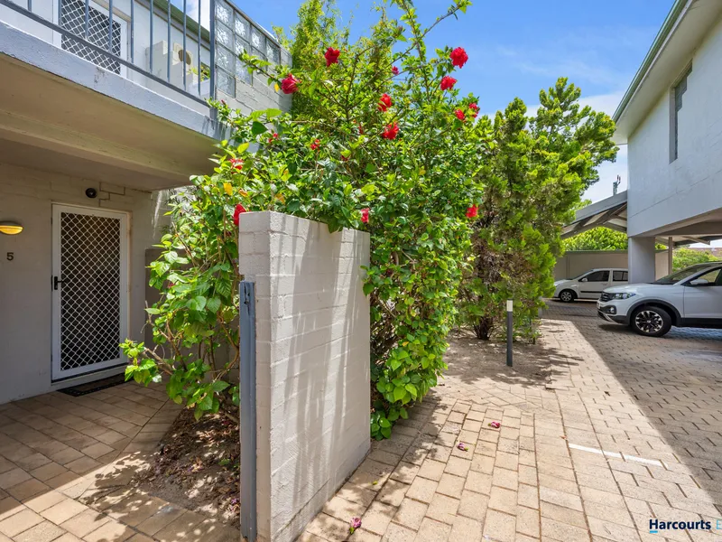 POOL SIDE GROUND FLOOR APARTMENT