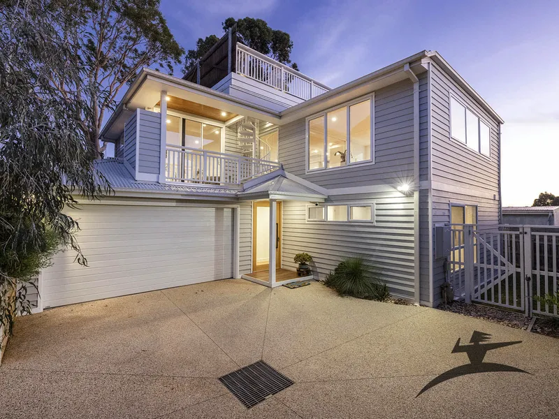 LUXURY SEASIDE HOME WITH STUNNING BAY VIEWS
