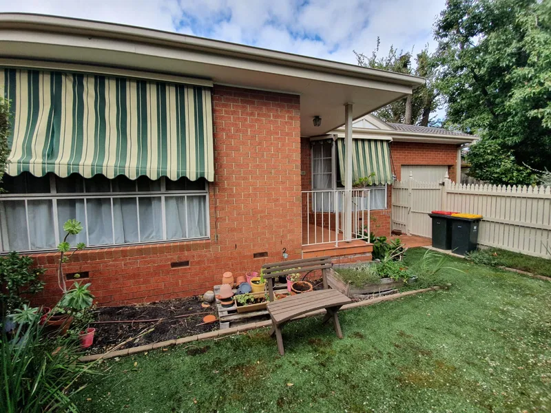 MODERN, SPACIOUS SINGLE LEVEL UNIT WITH OWN DRIVEWAY