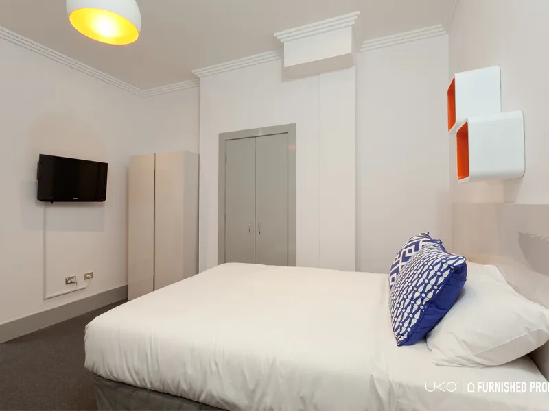 Move into the heart of Darlinghurst straight away!