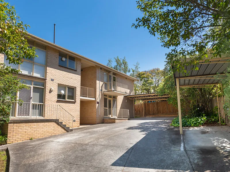 Two Bedroom Apartment Close To Shops