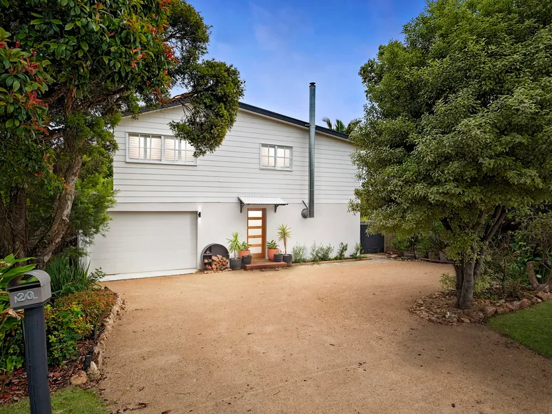 Stylish entertainer with bay views