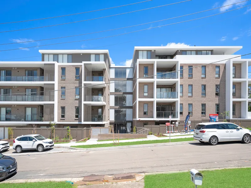 Spacious one bedroom plus study