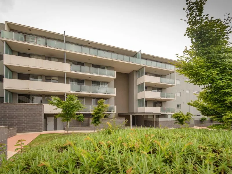 GROUND FLOOR OVER SIZED ONE BEDROOM APARTMENT