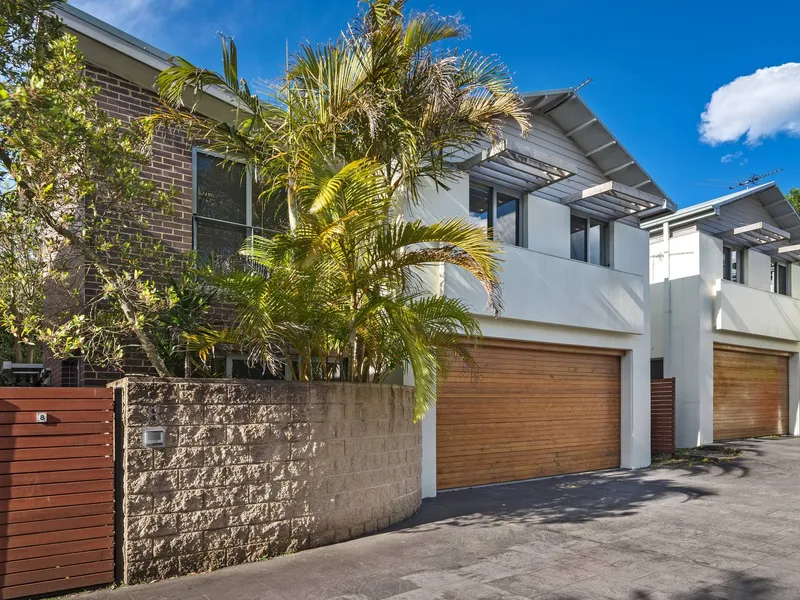 LUXURIOUS TORRENS TITLE TOWNHOME WITH HOUSE-LIKE PROPORTIONS