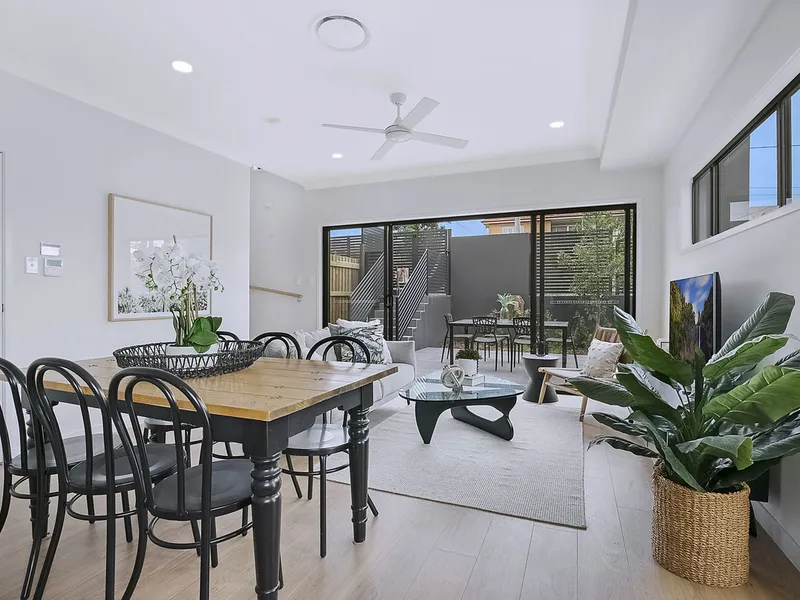 Brand New, Freehold & Ideally located!