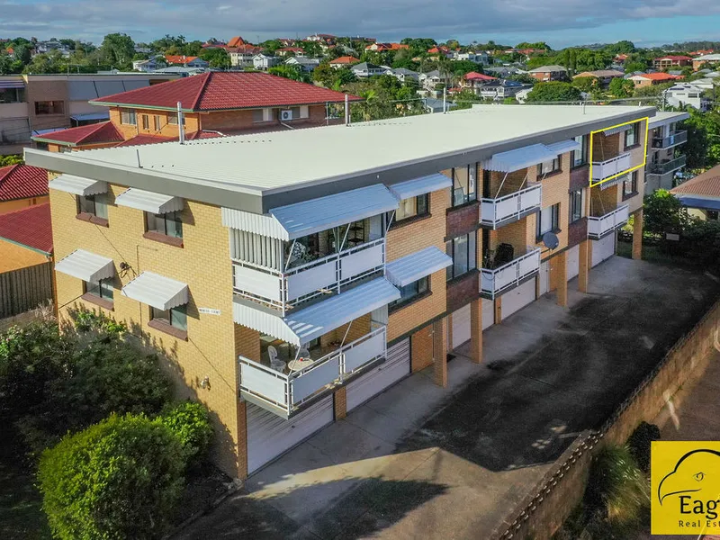 * Under Contract * City Views & Just 350m to Coorparoo Square