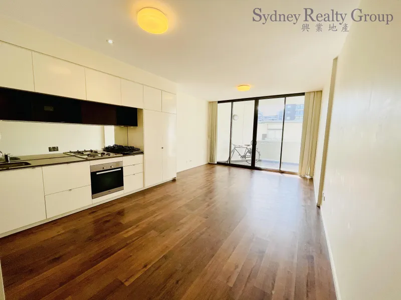 Stylish 2 Bed Rooms +Large Study in Zetland for rent !