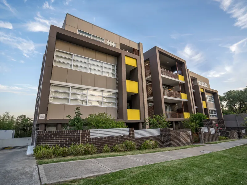 LUXURY 2 BEDROOM APARTMENT WITH VIEWS!!