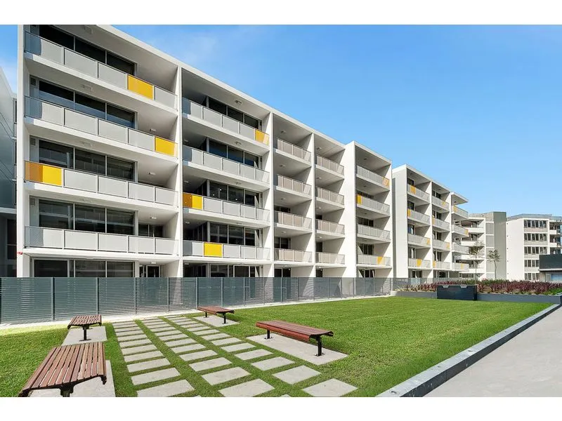 Water view One Bedroom Plus Study Apartment for Rent!
