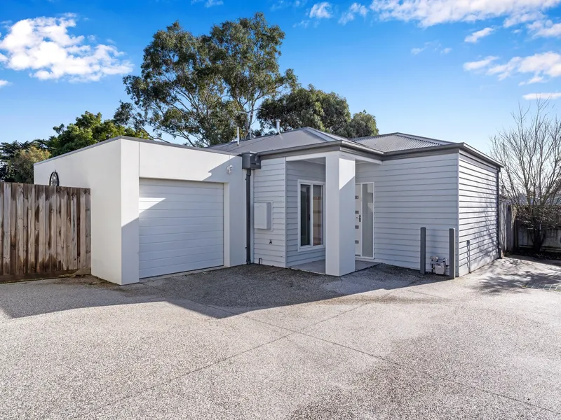 Ideal Home Opposite Ballan Train Station