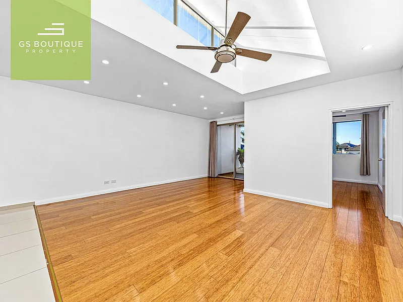 Great Location! Spacious Two Bedroom Apartment