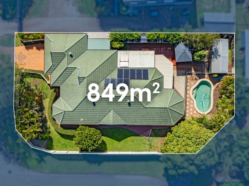 849m2 CORNER BLOCK, SIDE ACCESS, POOL, MULTIPLE LIVING AREAS & MORE!