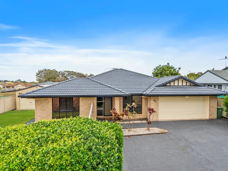 IMMACULATE LOW-SET FAMILY HOME WITH HUGE SHED!!