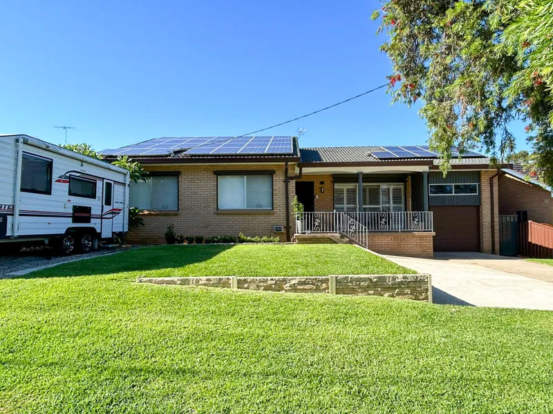Renovated Beauty- SOLAR HOME!