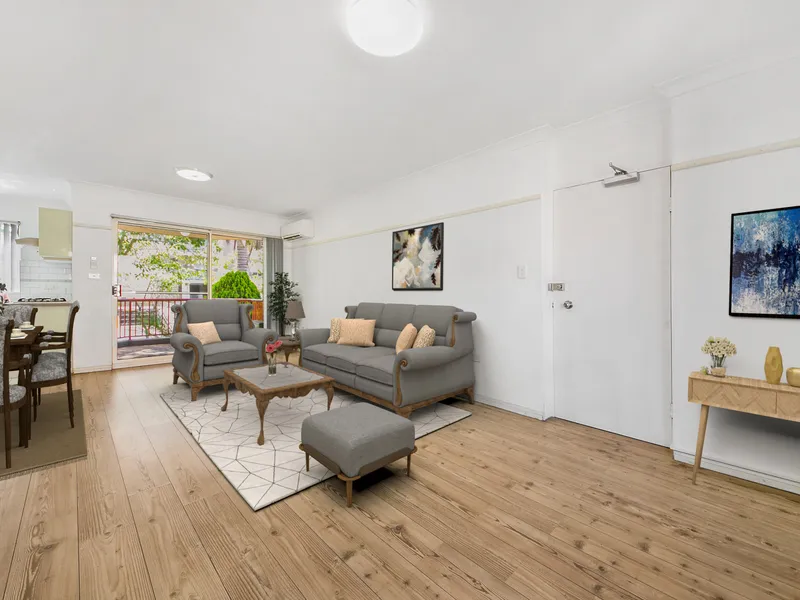 Air Conditioned, Immaculate, Two Bedroom Unit with Gas Cooking!!