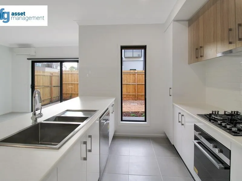 Modern Townhouse Living in Central Tarneit