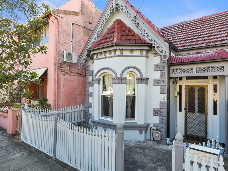 Conveniently Located, Charming Three Bedroom Terrace House
