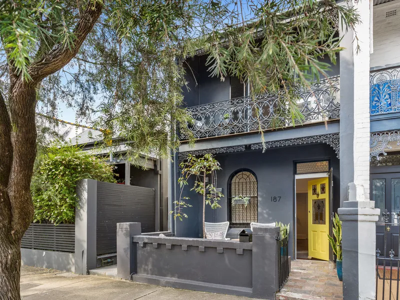 CHARACTER AND CONVENIENCE ALL IN ONE, A SHORT STROLL TO NORTON STREET VILLAGE