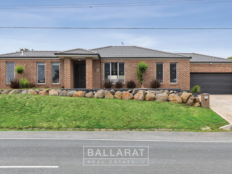 MODERN THREE BEDROOM HOME ON MELBOURNE SIDE OF BALLARAT