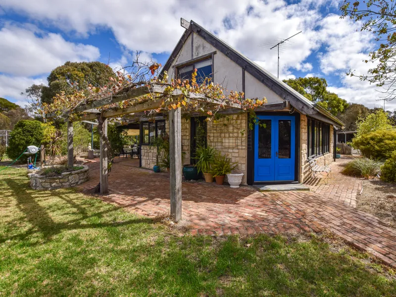 Character Rustic Cottages sited on 5 Acres