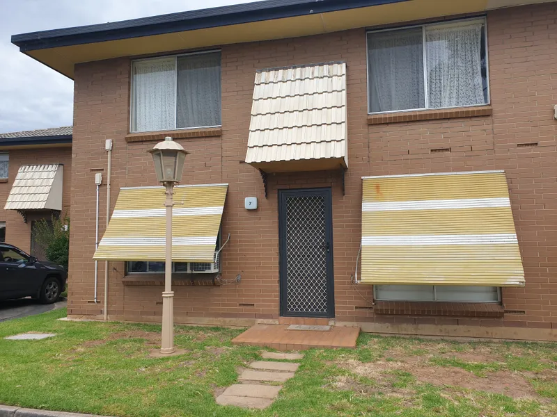 Neat and Tidy Ground Floor Unit in a Great Location!