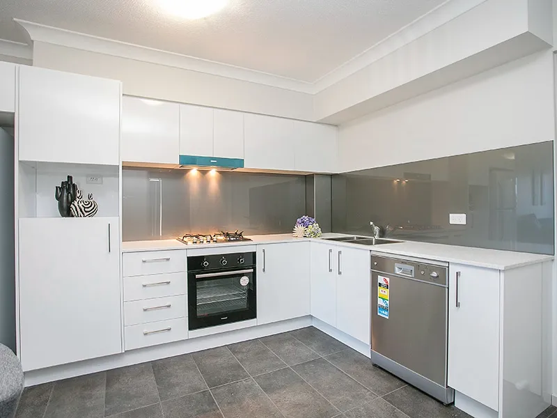 Spacious, modern 2 bedrooms apartment in heart of Chermside
