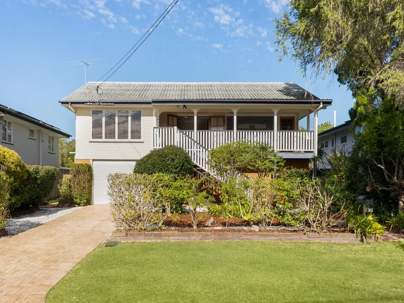 Beautifully Presented Family Home on 607m2 with Development Potential