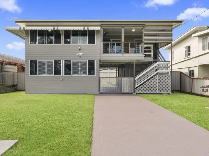 HIGHSET...DUAL LIVING...WATER-VIEWS...TOORBUL...$695,000