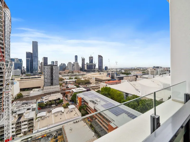 Urban Living: One-Bedroom Apartment with Brisbane City and River Views