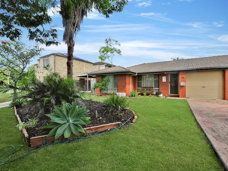 SINGLE-LEVEL DUPLEX WITH SUPERB FACILITIES