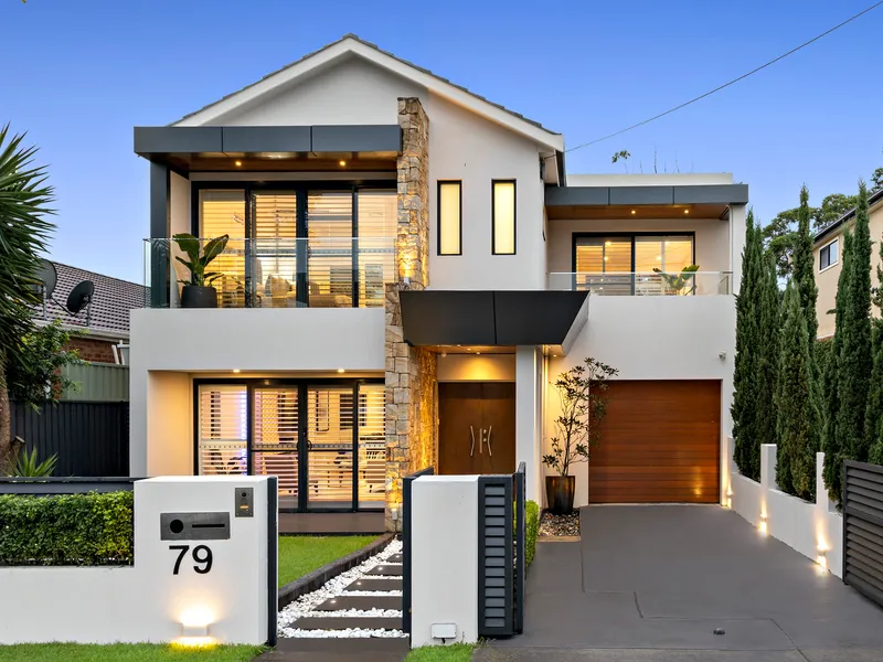 Contemporary family home in peninsula pocket