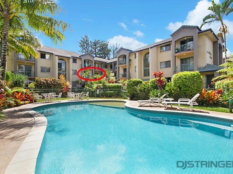 PRIVATE BEACHSIDE LIVING - with a hint of ocean blue'